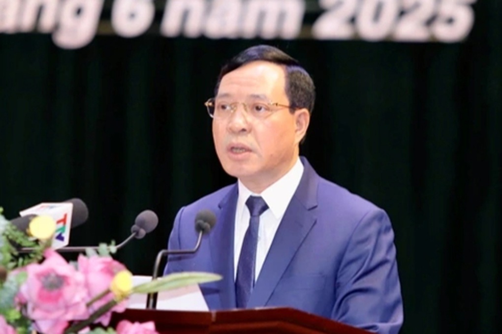 Cựu Chủ tịch UBND tỉnh Thanh Hóa nghỉ hưu trước tuổi - 2 Cựu Chủ tịch UBND tỉnh Thanh Hóa nghỉ hưu trước tuổi - 2