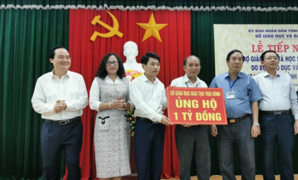 Bộ trưởng GDĐT Phùng Xuân Nhạ hỗ trợ học sinh, trường học tỉnh Bình Định - 2 Bộ trưởng GDĐT Phùng Xuân Nhạ hỗ trợ học sinh, trường học tỉnh Bình Định - 2