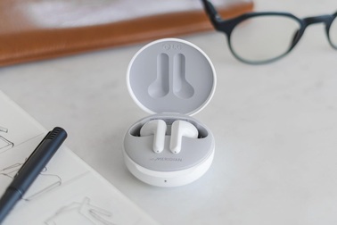 LG ra mắt tai nghe không dây có hộp sạc tích hợp đèn khử trùng tại Việt Nam