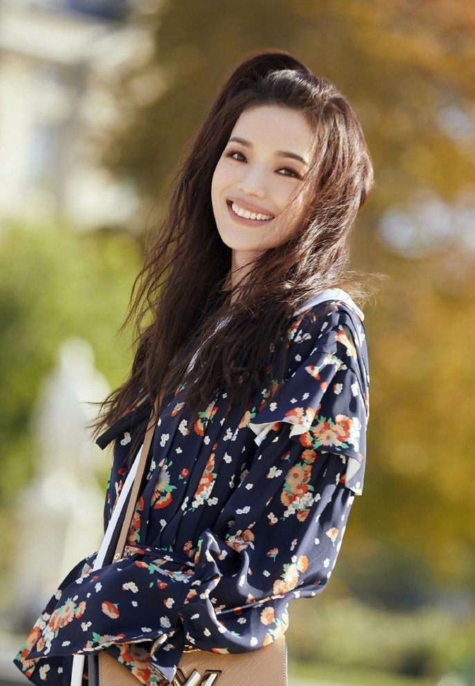 Sắc vóc quyến rũ và tươi trẻ của Thư Kỳ ở tuổi 46 - 12 Sắc vóc quyến rũ và tươi trẻ của Thư Kỳ ở tuổi 46 - 12