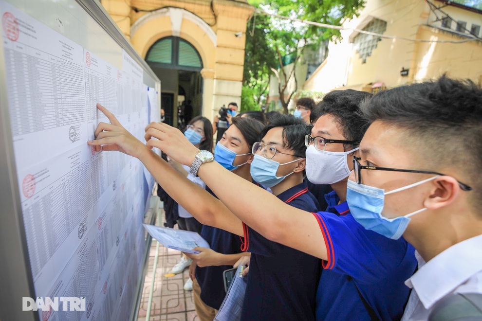 Vì sao điểm thi môn Lịch sử, tiếng Anh vênh với học bạ tới 4 điểm? - 1 Vì sao điểm thi môn Lịch sử, tiếng Anh vênh với học bạ tới 4 điểm? - 1