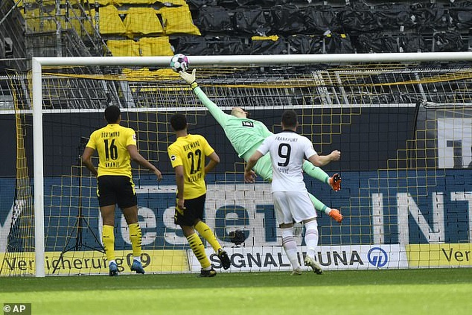 Bayern Munich tiến sát ngôi vô địch, Haaland bất lực cùng Dortmund - 6 Bayern Munich tiến sát ngôi vô địch, Haaland bất lực cùng Dortmund - 6