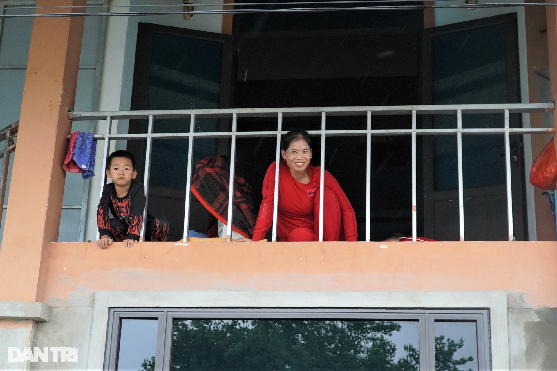 Xóm vạn chài thoát cảnh kéo nhau lên bờ tránh lũ sông Lam - 7 Xóm vạn chài thoát cảnh kéo nhau lên bờ tránh lũ sông Lam - 7