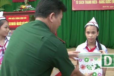 Tủ sách giúp học trò nghèo của người lính quân hàm xanh