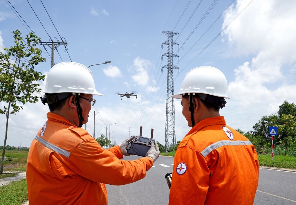 EVNSPC sẵn sàng giải đáp các vấn đề cử tri quan tâm đến ngành điện - 2 EVNSPC sẵn sàng giải đáp các vấn đề cử tri quan tâm đến ngành điện - 2