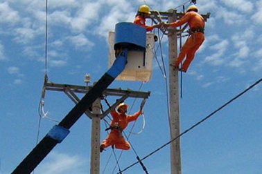 Điện lực Đà Nẵng bị tố ép nhân viên bán điện thoại, bóng đèn...