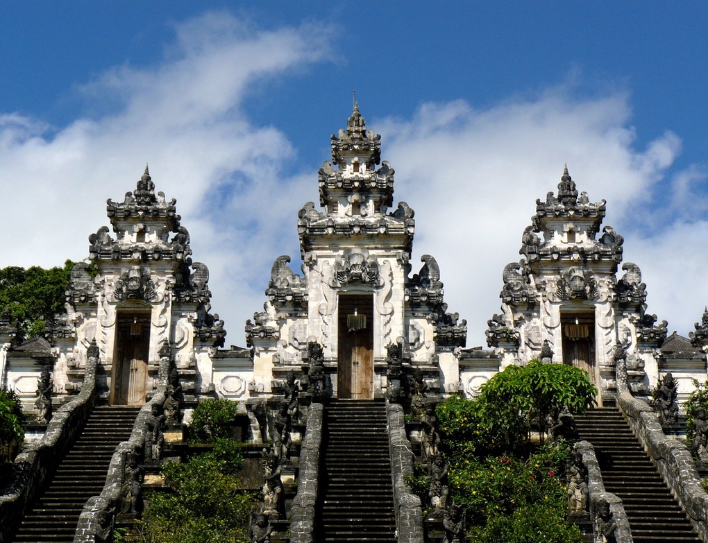 Xếp hàng 4 tiếng để được chụp hình sống ảo ở cổng thiên đường Bali - 3 Xếp hàng 4 tiếng để được chụp hình sống ảo ở cổng thiên đường Bali - 3