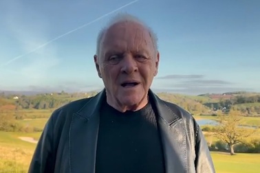 Anthony Hopkins cảm ơn khi nhận giải Oscar