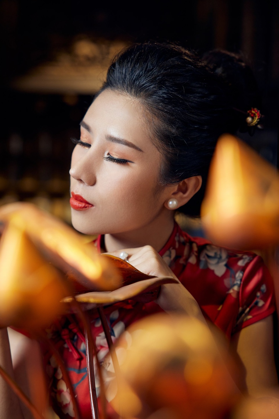 Dương Yến Nhung khoe sắc trong tà áo dài đón Tết - 2 Dương Yến Nhung khoe sắc trong tà áo dài đón Tết - 2
