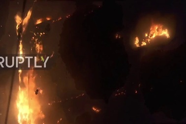 Lửa nhấn chìm tòa nhà 24 tầng ở London