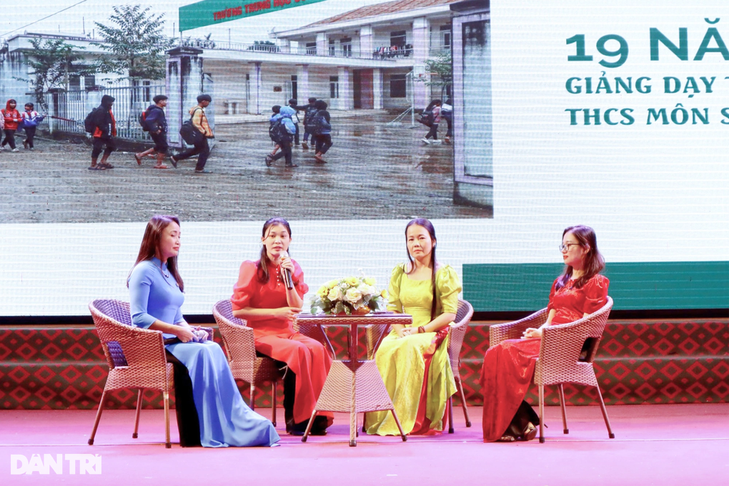 Tuyên dương những bông hoa trên đá - 2 Tuyên dương những bông hoa trên đá - 2