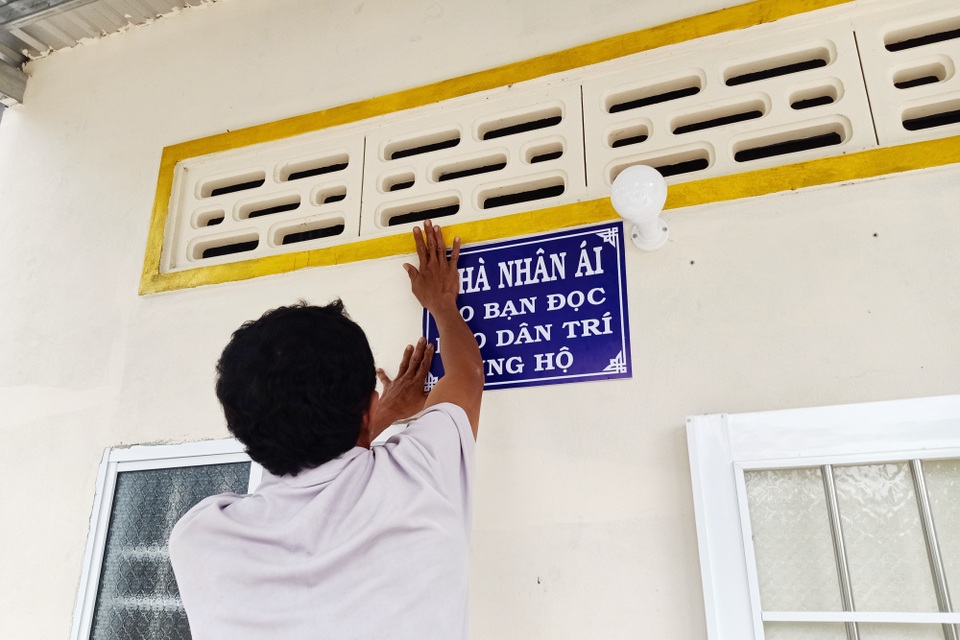 Trao tặng Ngôi nhà nhân ái do bạn đọc Dân trí chung tay xây dựng - 7 Trao tặng Ngôi nhà nhân ái do bạn đọc Dân trí chung tay xây dựng - 7