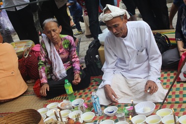 Hàng ngàn người dân và du khách khai hội tháp bà Ponagar Nha Trang