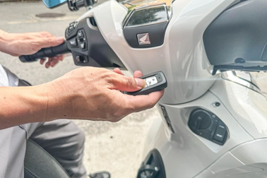 Cửa cuốn, khóa xe bị "phá sóng": Khó khăn trong xử lý can nhiễu