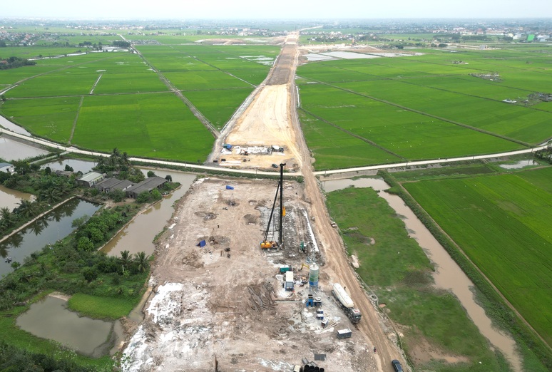 Hình hài cao tốc Ninh Bình - Hải Phòng sau gần một năm thi công