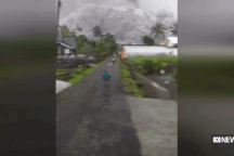 Cảnh tượng như "tận thế" khi núi lửa phun trào ở Indonesia, 34 người chết