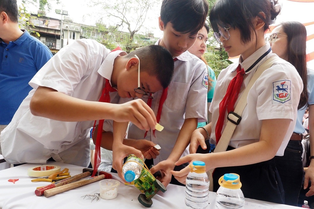 Học sinh Hà Nội trải nghiệm sáng tạo sản phẩm trên đường đua kỳ thú - 1 Học sinh Hà Nội trải nghiệm sáng tạo sản phẩm trên đường đua kỳ thú - 1