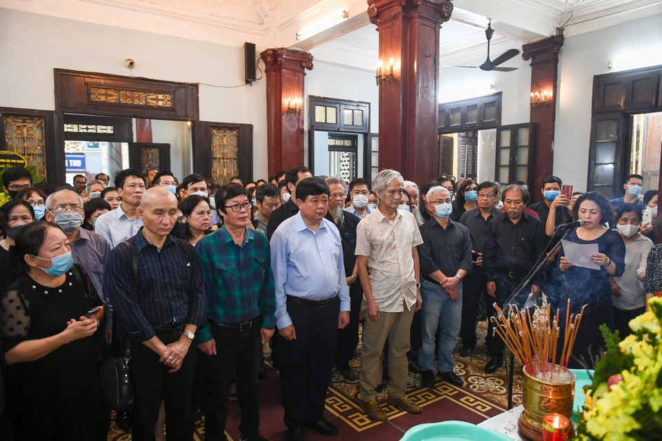 Xúc động giây phút tiễn biệt tác giả bài thơ Chiếc lá đầu tiên - 9 Xúc động giây phút tiễn biệt tác giả bài thơ Chiếc lá đầu tiên - 9