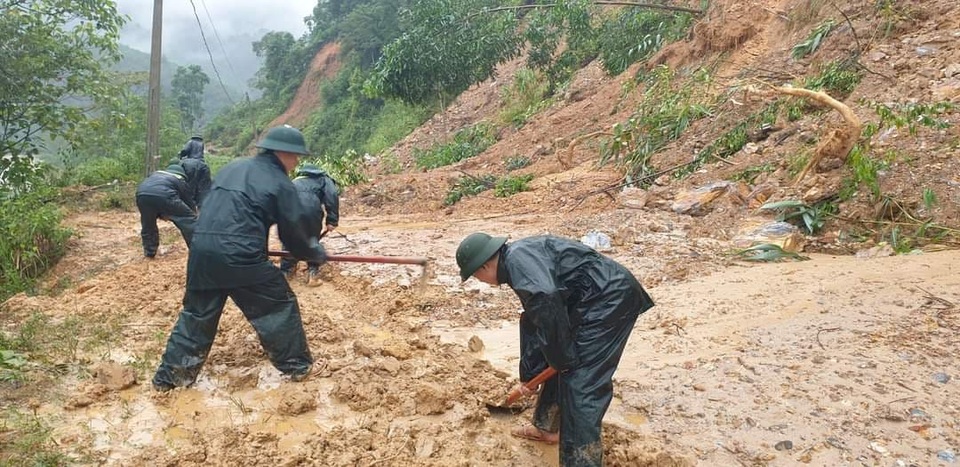 Khi về đến nhà thì tất cả đã bị nước lũ cuốn trôi - 12 Khi về đến nhà thì tất cả đã bị nước lũ cuốn trôi - 12