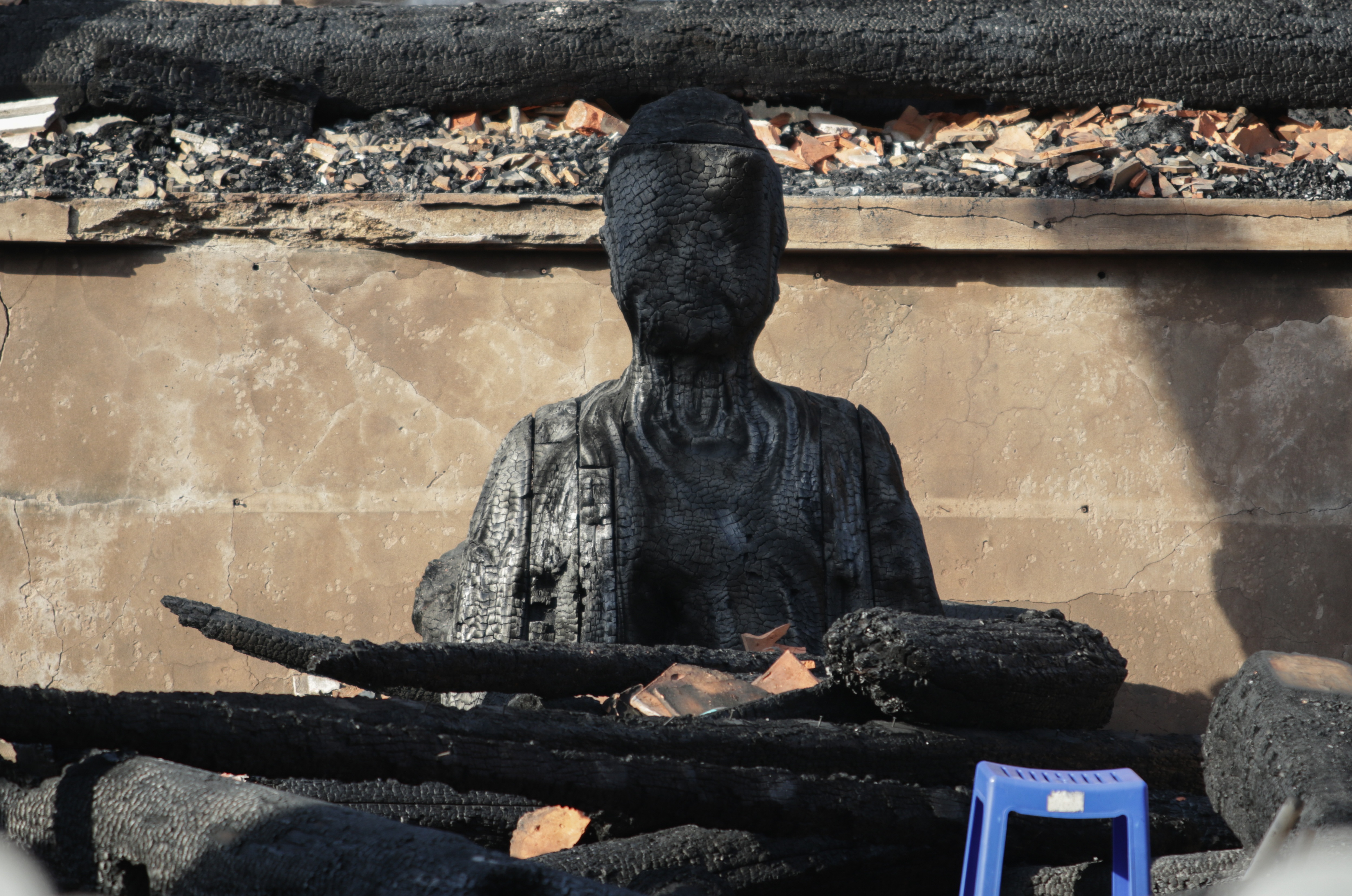 Hà Nội: Ngôi Tam bảo bằng gỗ lim hàng chục tỷ hóa than sau đêm hỏa hoạn - 5