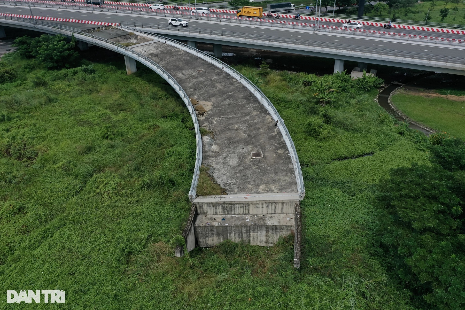 Cảnh ngổn ngang ở dự án đường nối cao tốc TPHCM - Trung Lương - 3 Cảnh ngổn ngang ở dự án đường nối cao tốc TPHCM - Trung Lương - 3