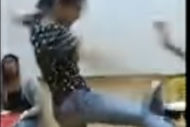 Con đường nào cho nữ sinh sư phạm tung cước đá bạn?