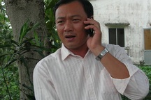 Phó công an xã bị tố “tòm tem” với vợ bạn