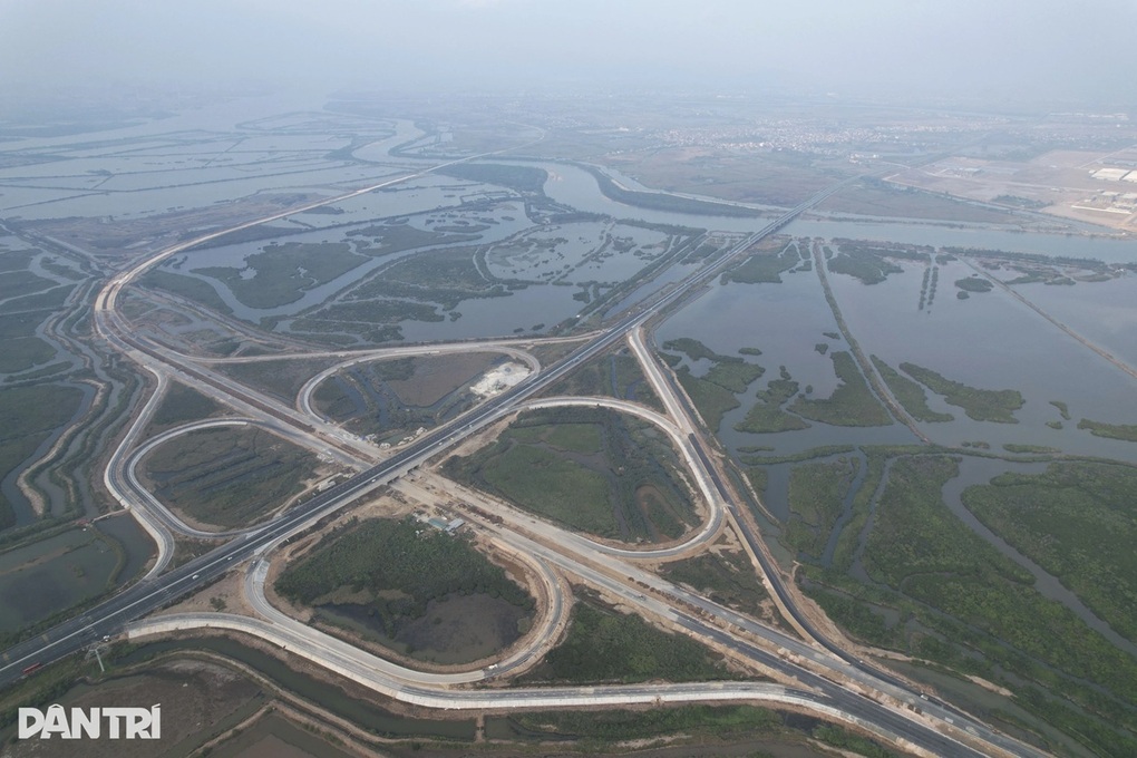 Quảng Ninh tăng tốc hoàn thành các mục tiêu kinh tế - xã hội năm 2025 - 2 Quảng Ninh tăng tốc hoàn thành các mục tiêu kinh tế - xã hội năm 2025 - 2