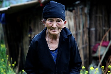 Nỗi đau mất 6 người con, chồng ruồng bỏ và ước mơ lạ đời của bà lão nghèo