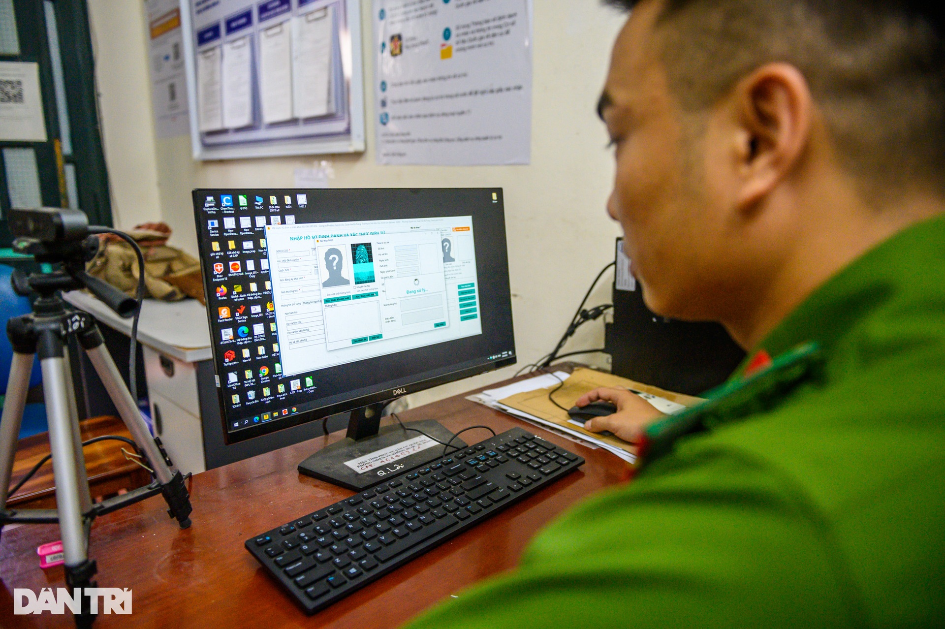 Cài định danh điện tử, nữ sinh kỳ vọng ra đường không cần mang giấy tờ - 6