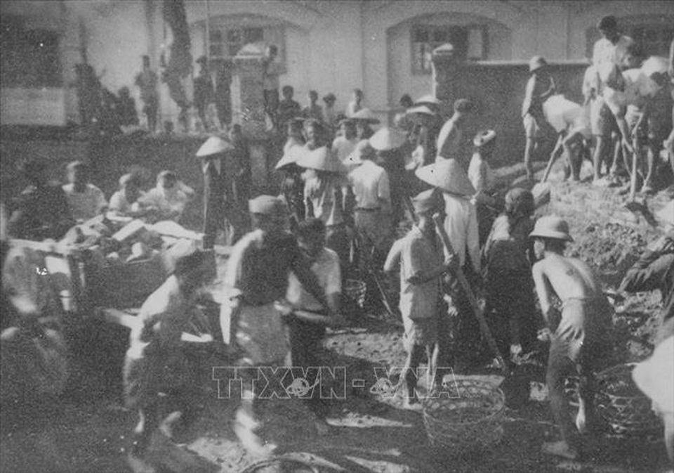 Xem lại những hình ảnh thời khắc trọng đại của lịch sử dân tộc - 8