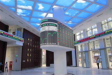 Chưa từng có trong lịch sử: HSX chỉ giao dịch nửa ngày vì… tiền quá tải!