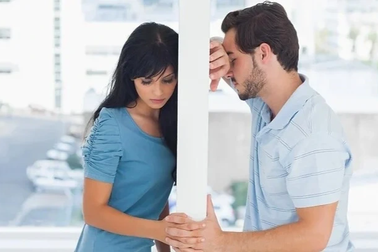 Bạn trai tôi có 5 em gái, bố mẹ ra sức phản đối chuyện tình yêu