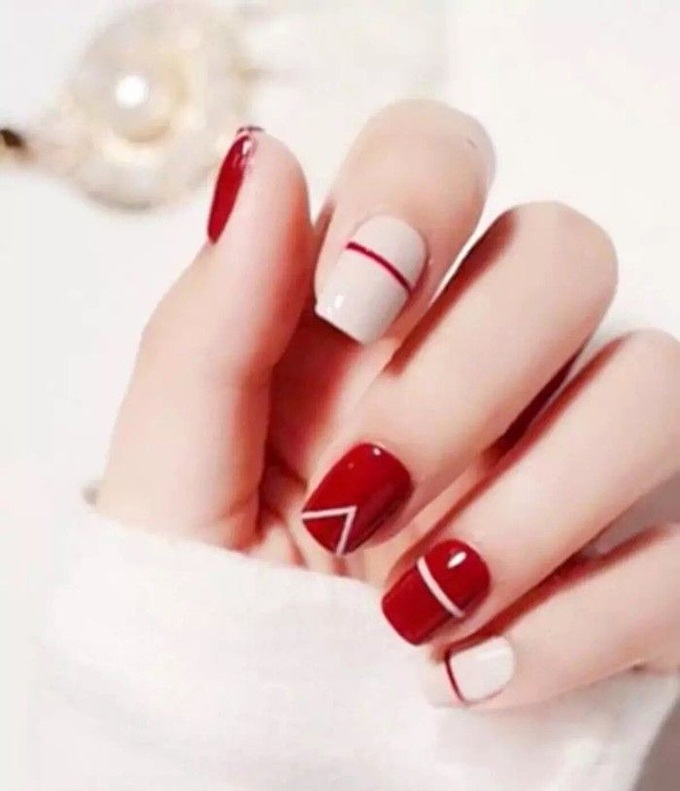 10 mẫu móng tay đỏ đón năm mới rực rỡ, may mắn