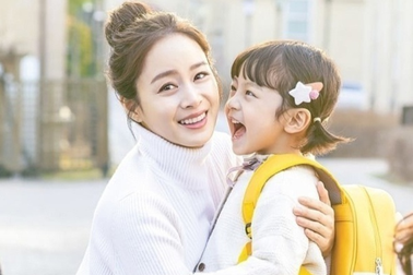 Nhóc tì bị "chuyển giới" thành con gái Kim Tae Hee thay đổi sau 3 năm