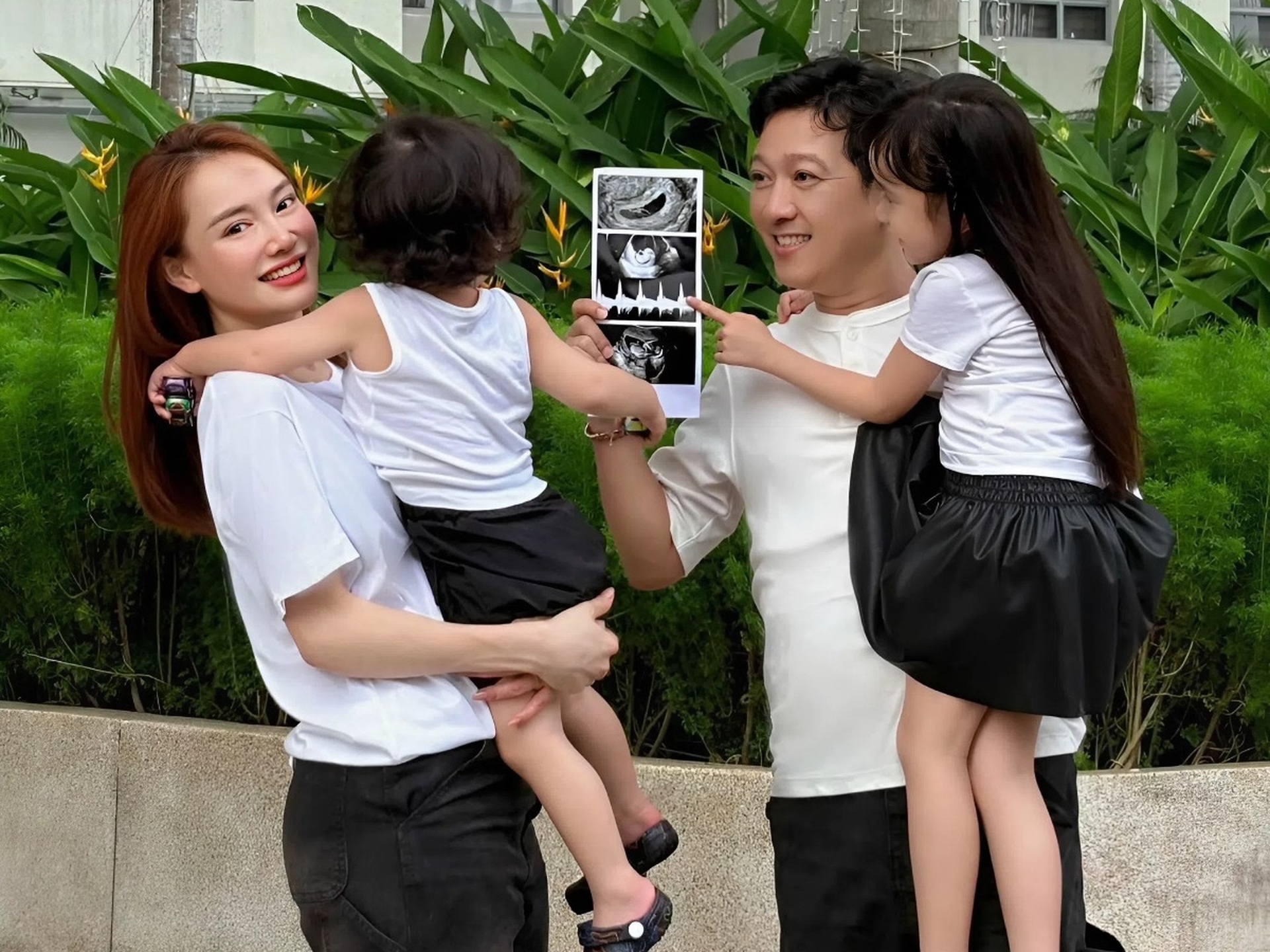 Nhã Phương - Trường Giang: 7 năm viên mãn, ở nhà vườn 70 tỷ đồng - 1 Nhã Phương - Trường Giang: 7 năm viên mãn, ở nhà vườn 70 tỷ đồng - 1