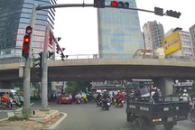 TPHCM tổng rà soát biển báo, đèn tín hiệu gây xung đột giao thông