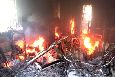 Bưu điện văn hóa bị thiêu rụi lúc sáng sớm