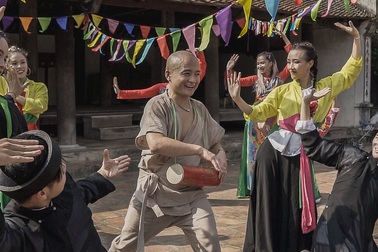 Cao Minh Tiến bất ngờ lấn sân ca hát bằng MV về Trung thu