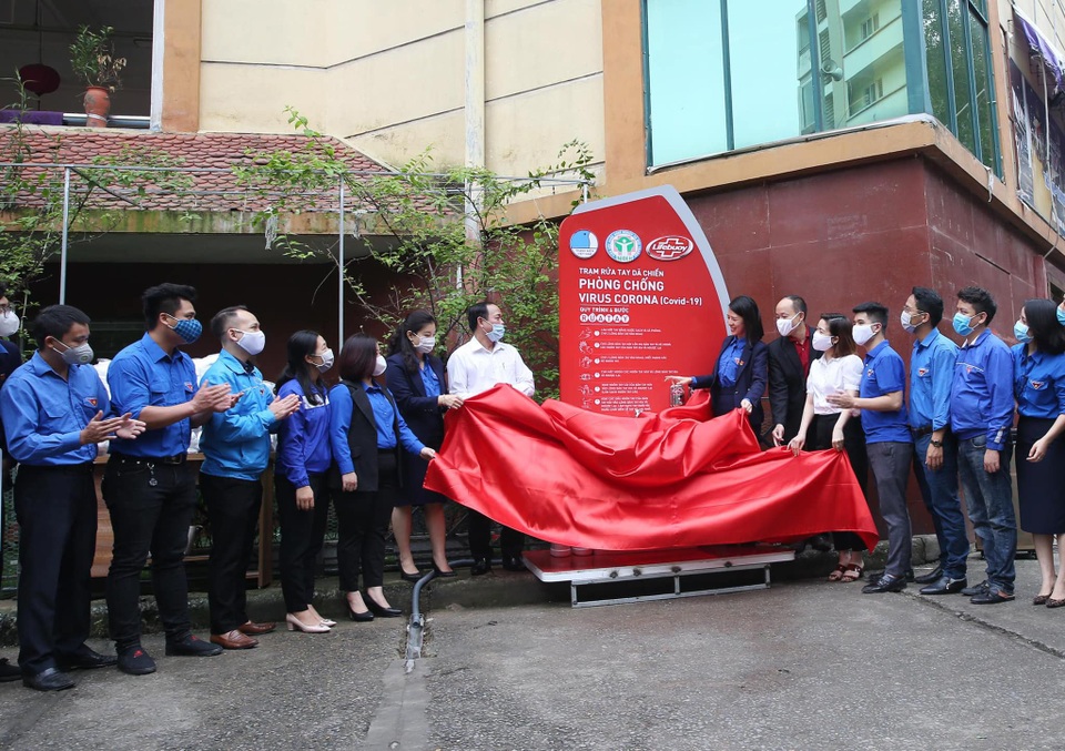 Thanh niên Hà Nội tích cực hỗ trợ khu cách ly, lắp 100 bồn rửa tay miễn phí - 7 Thanh niên Hà Nội tích cực hỗ trợ khu cách ly, lắp 100 bồn rửa tay miễn phí - 7