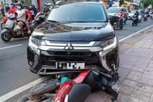 Nam giảng viên đại học lái ô tô lao thẳng vào tên cướp đang tháo chạy