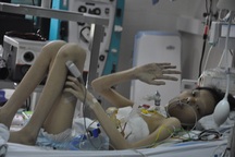 Ánh mắt cầu cứu khẩn thiết của cậu bé ghép phổi từ người chết não