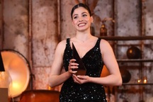 Vẻ đẹp hút hồn của nữ thần "đặc biệt" ở Olympic 2020