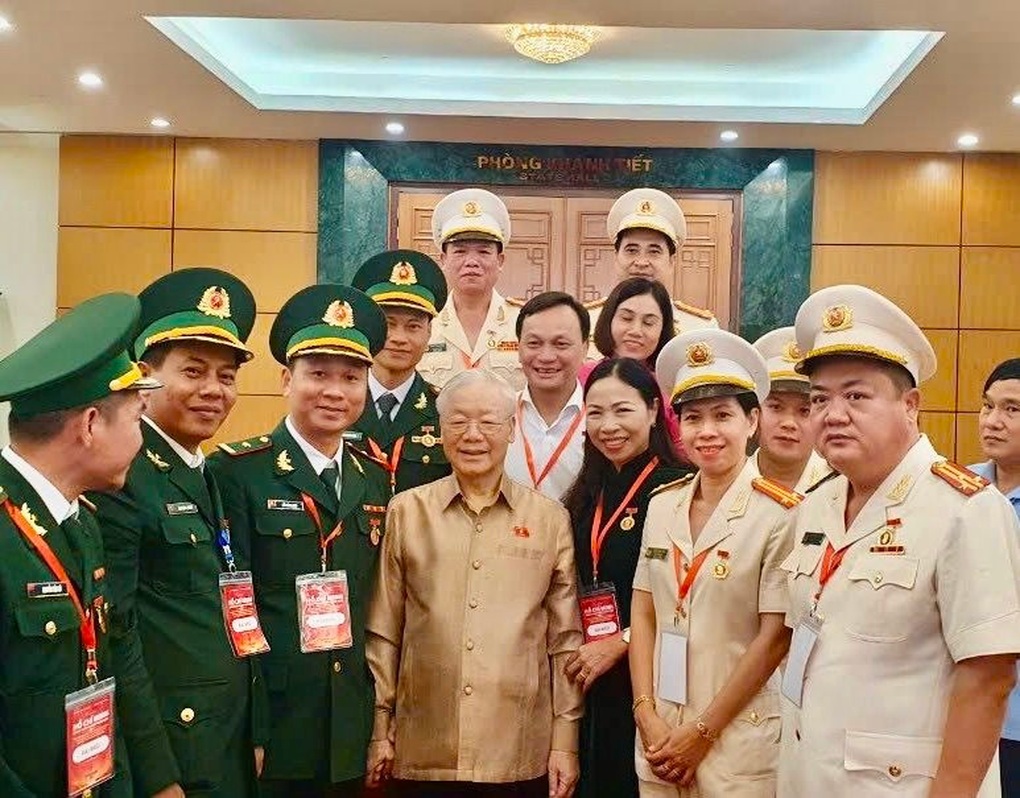 Nhân lên những tấm gương học tập và làm theo Bác - 2 Nhân lên những tấm gương học tập và làm theo Bác - 2