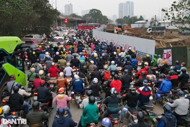 Lối thoát nào cho điểm đen ùn tắc nút giao Đại lộ Thăng Long - Lê Quang Đạo