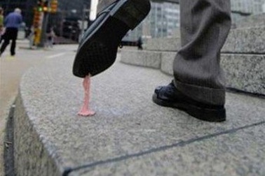 Ứng xử thiếu văn hóa không chỉ ở giới trẻ