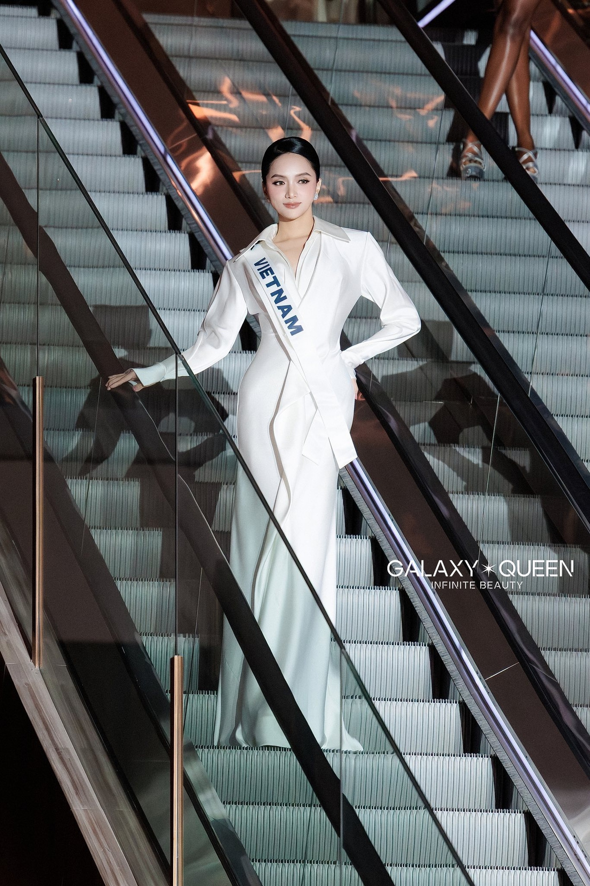 Hương Giang tự tin trả lời phỏng vấn bằng tiếng Anh tại Hoa hậu Hoàn vũ - 5 Hương Giang tự tin trả lời phỏng vấn bằng tiếng Anh tại Hoa hậu Hoàn vũ - 5