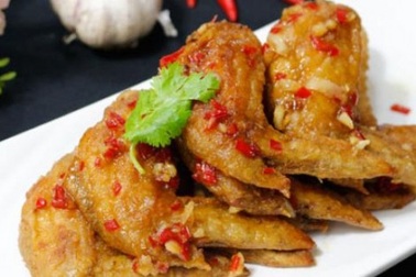 Ứa nước miếng với cánh gà chiên mắm đậm đà, giòn dai ngon đã đời