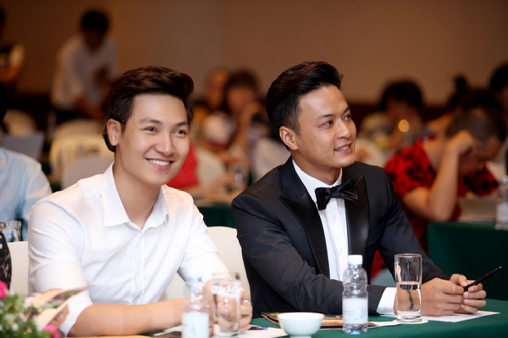 MC Tuấn Tú tiết lộ Mạnh Trường, Hồng Đăng lấy vợ từ thuở 19, 20 - 2 MC Tuấn Tú tiết lộ Mạnh Trường, Hồng Đăng lấy vợ từ thuở 19, 20 - 2