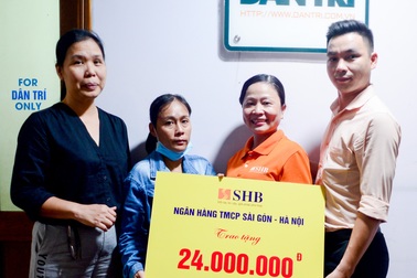 Bé gái 6 năm trời lấy viện làm nhà tiếp tục được giúp đỡ 24 triệu đồng